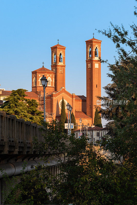 Bassano del Grappa，骨庙